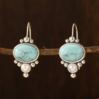 Kaunis Helmi Korvarengas ainutlaatuisella tyylillä