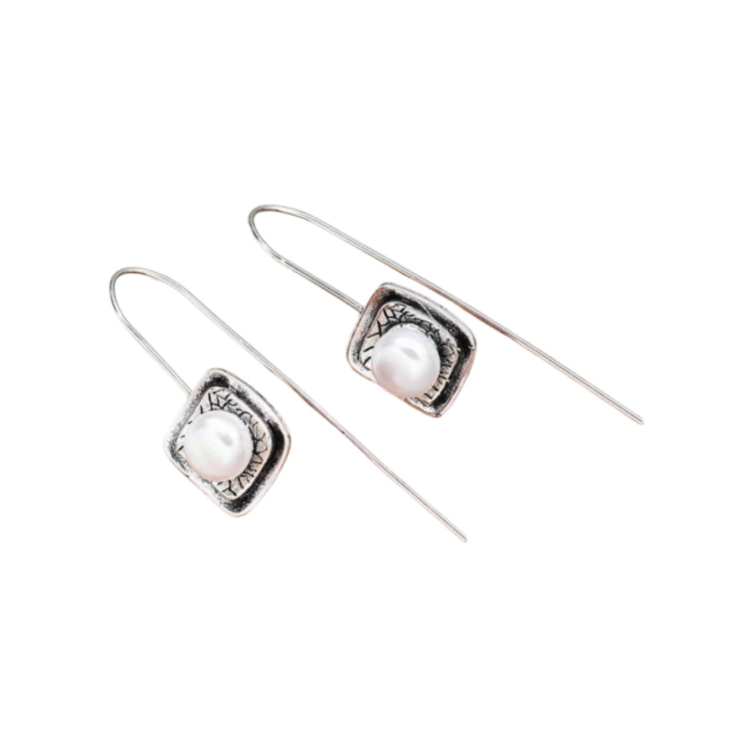 Hurmaava Helmi Korvarengas jokaiseen tilaisuuteen