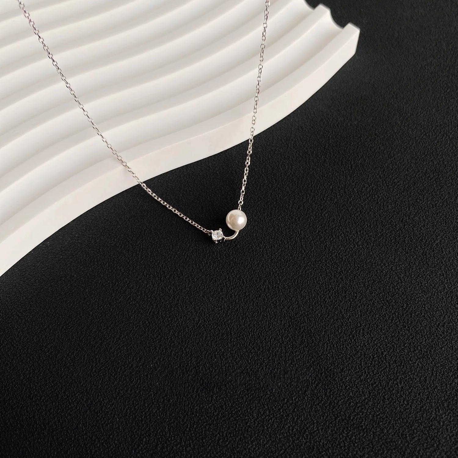 Elegantti Helmi Kaulakoru jokaiseen tilaisuuteen