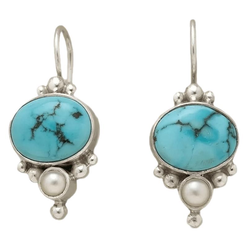 Kaunis Helmi Korvarengas ainutlaatuisella tyylillä