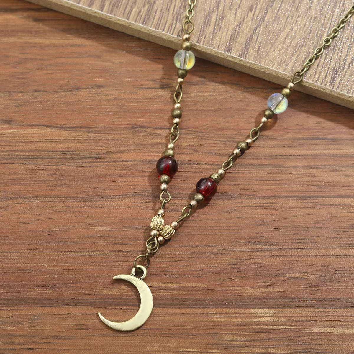 Klassinen Kaulakoru ajattomalla viehätyksellä