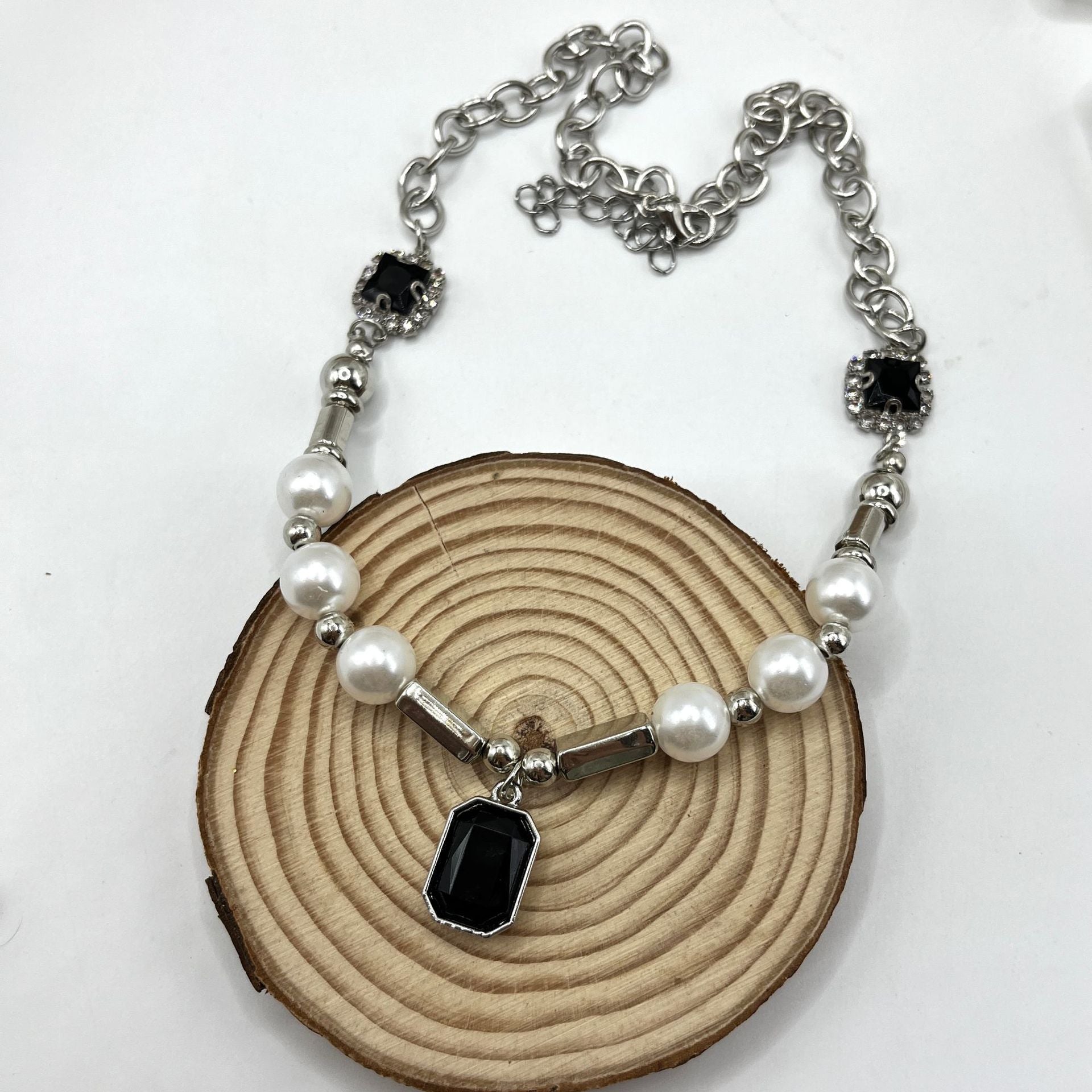 Elegantti Helmi Kaulakoru jokaiseen tilaisuuteen