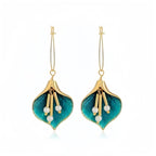 Kaunis Helmi Korvarengas ainutlaatuisella tyylillä