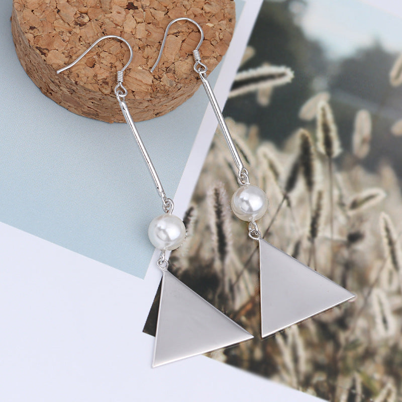 Klassinen Helmi Korvarengas ajattomalla viehätyksellä