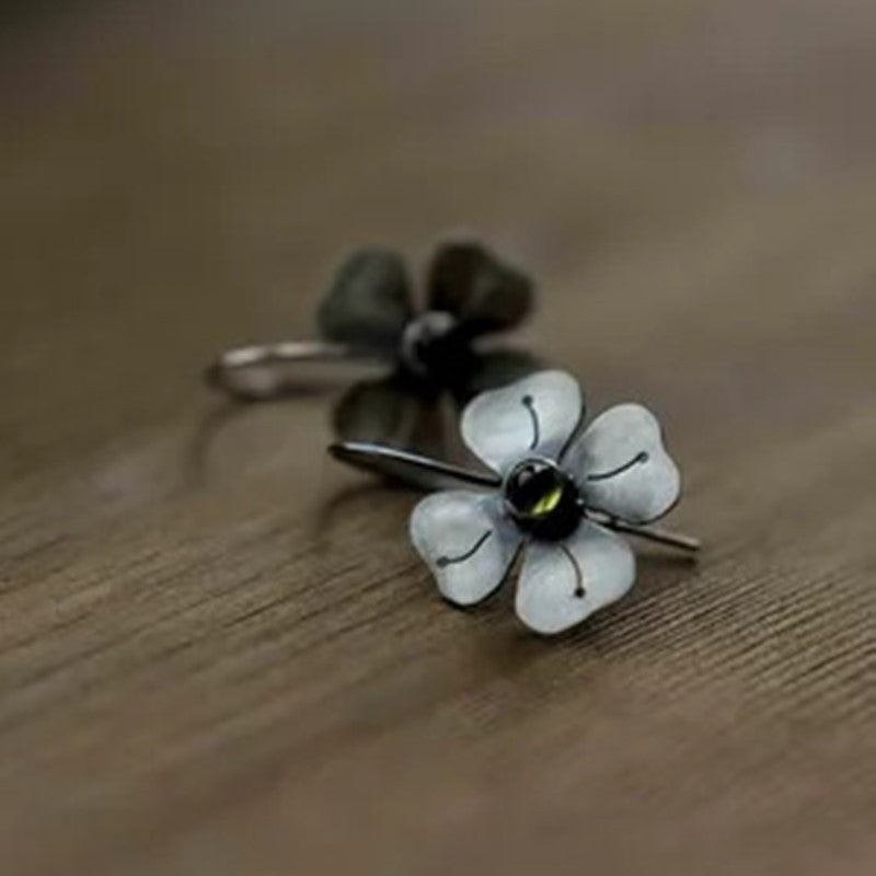 Kaunis Korvarengas ainutlaatuisella tyylillä