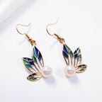 Kaunis Helmi Korvarengas ainutlaatuisella tyylillä