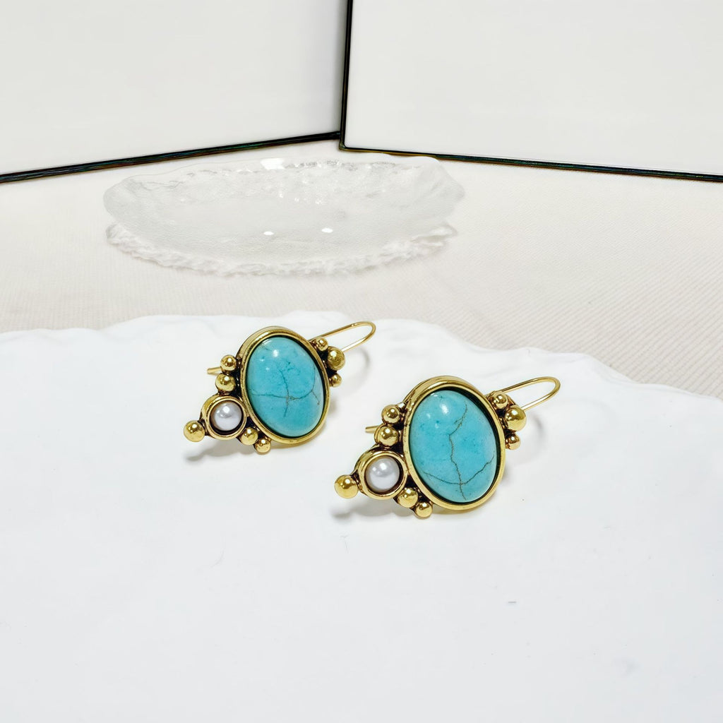 Kaunis Helmi Korvarengas ainutlaatuisella tyylillä