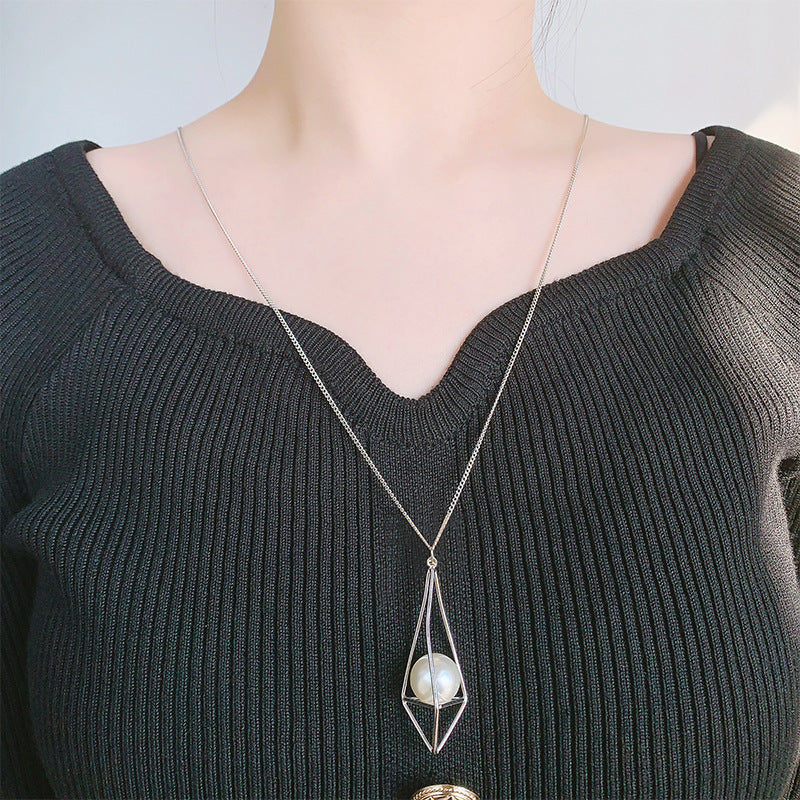 Klassinen Helmi Kaulakoru ajattomalla viehätyksellä