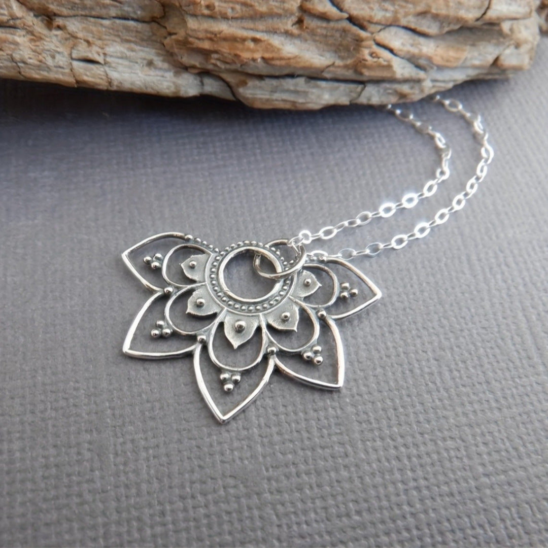 Romanttinen Kaulakoru erityisiin hetkiin