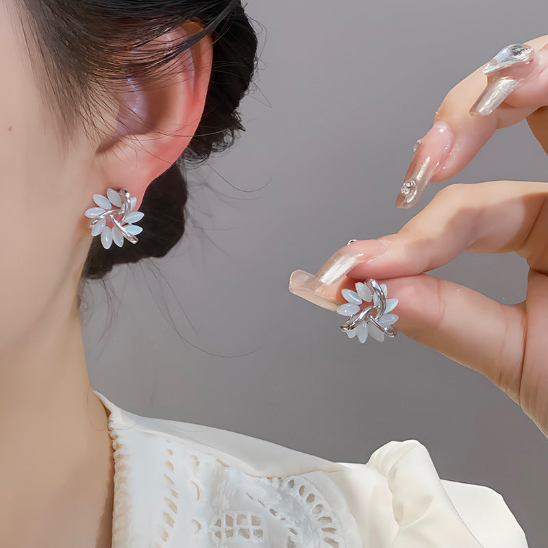 Kaunis Korvarengas ainutlaatuisella tyylillä