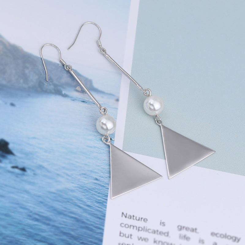 Klassinen Helmi Korvarengas ajattomalla viehätyksellä