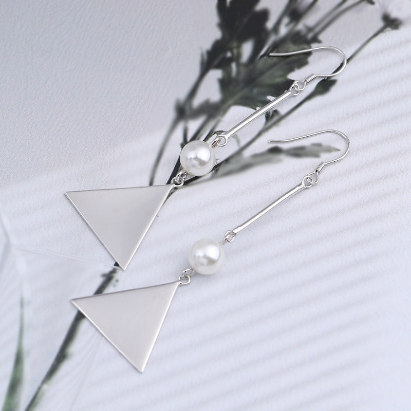 Klassinen Helmi Korvarengas ajattomalla viehätyksellä