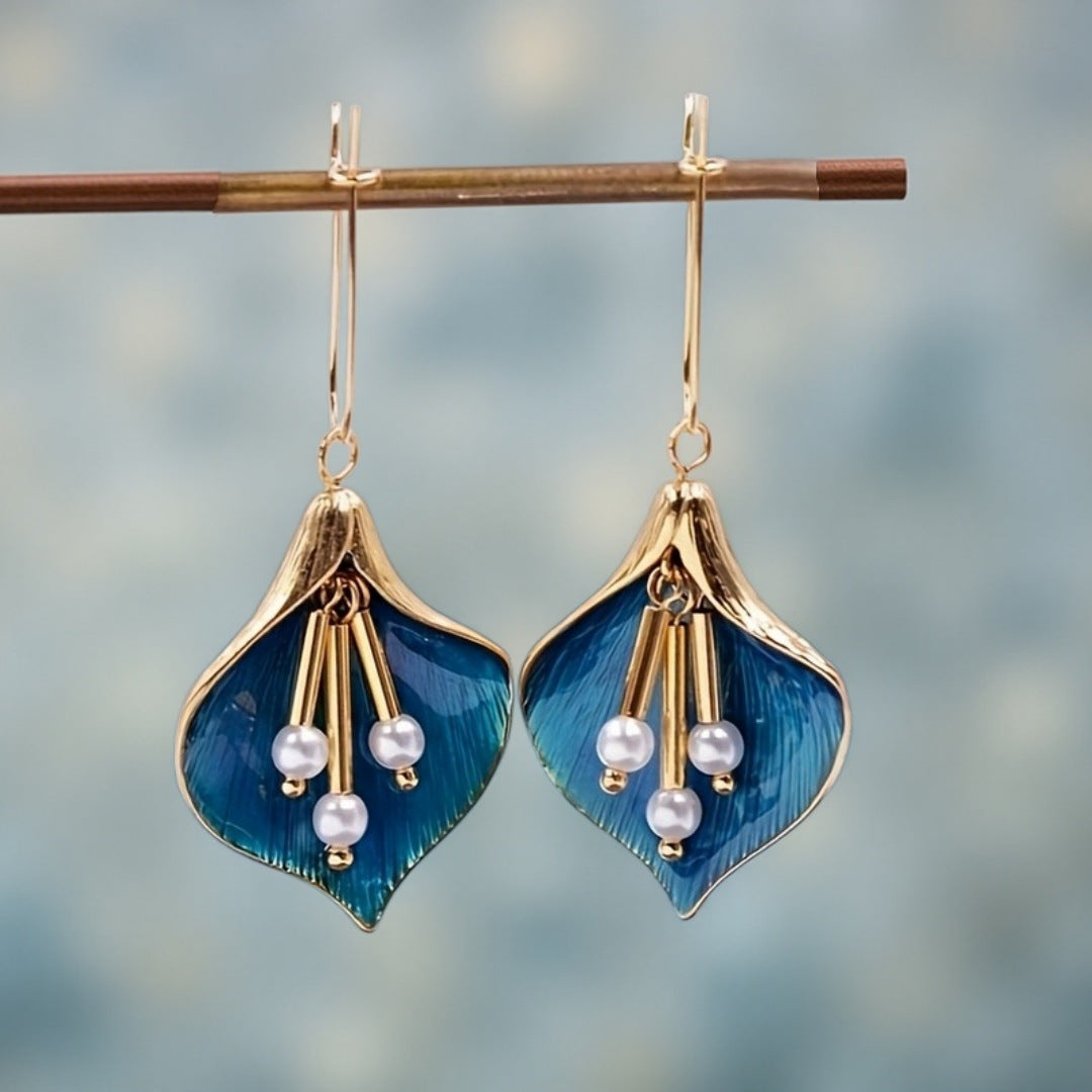 Kaunis Helmi Korvarengas ainutlaatuisella tyylillä