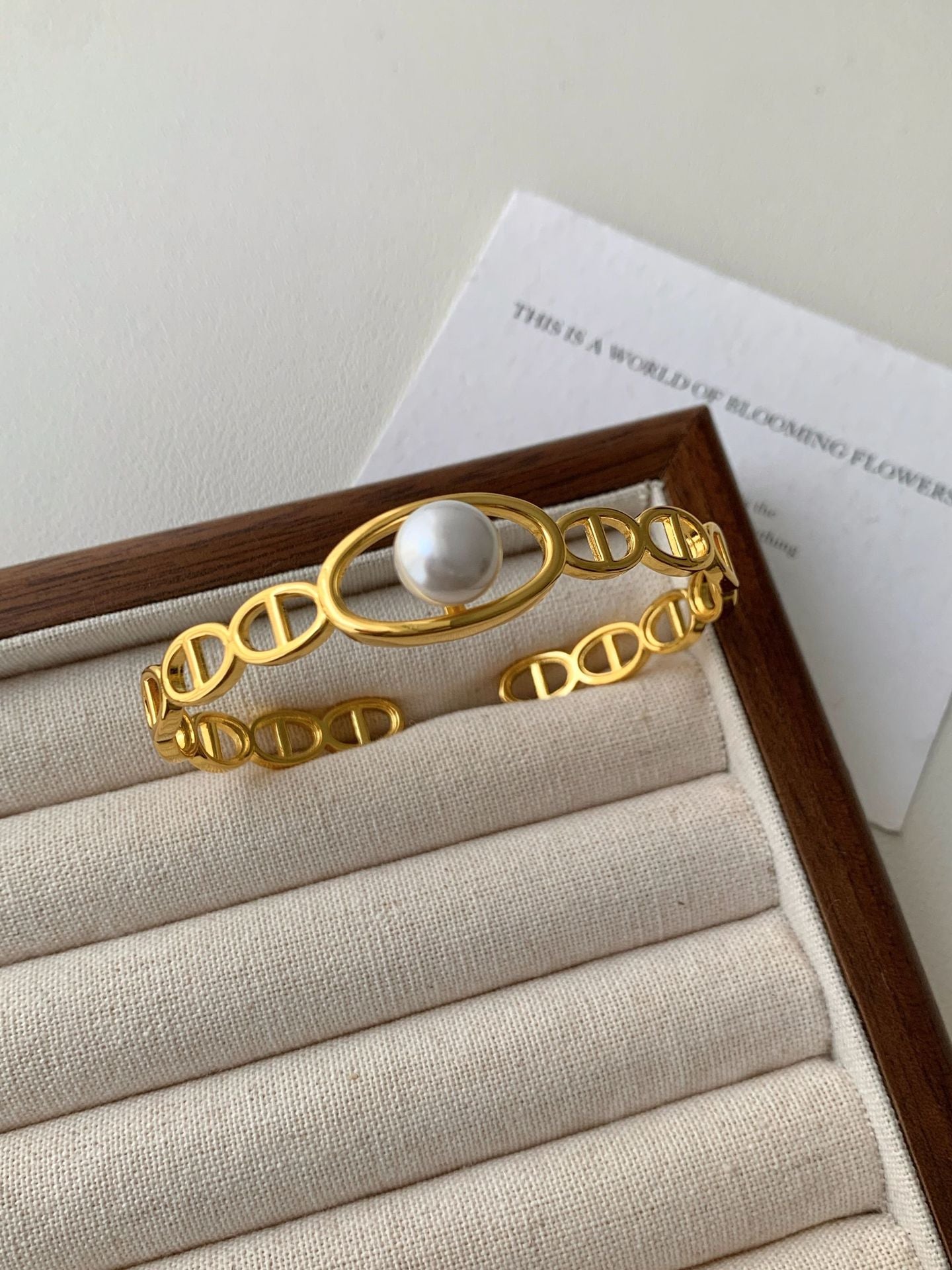 Herkkä käsityö Helmi Rannekoru