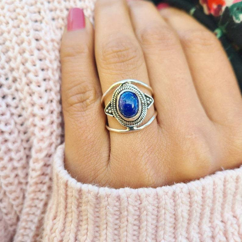 Klassinen Sormus ajattomalla viehätyksellä