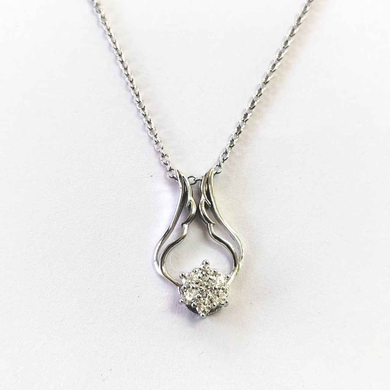 Herkkä käsityö Kaulakoru