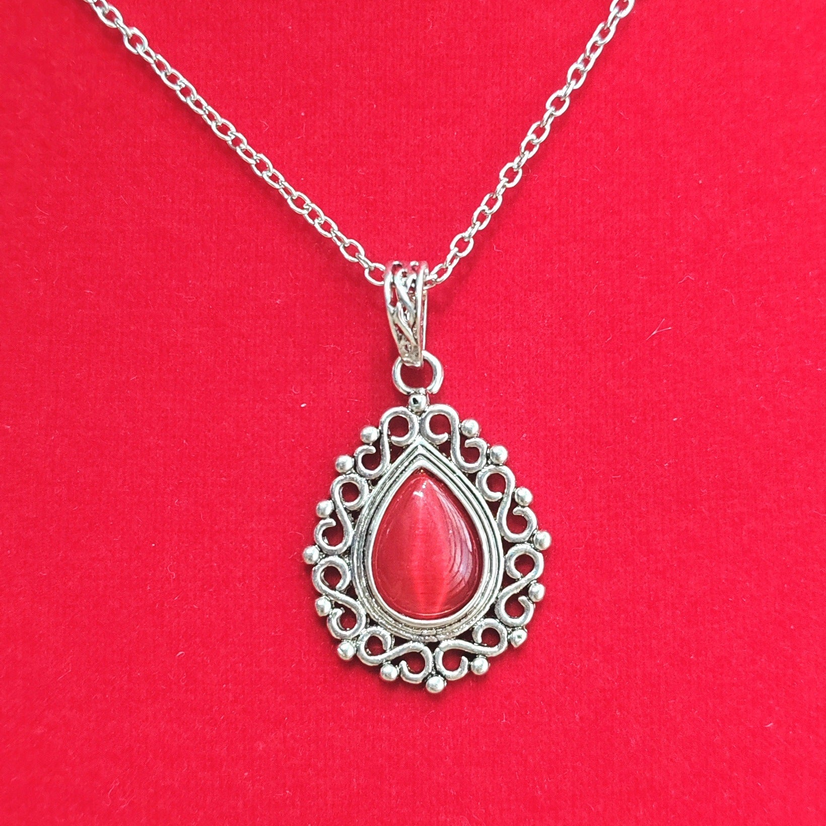 Klassinen Kaulakoru ajattomalla viehätyksellä