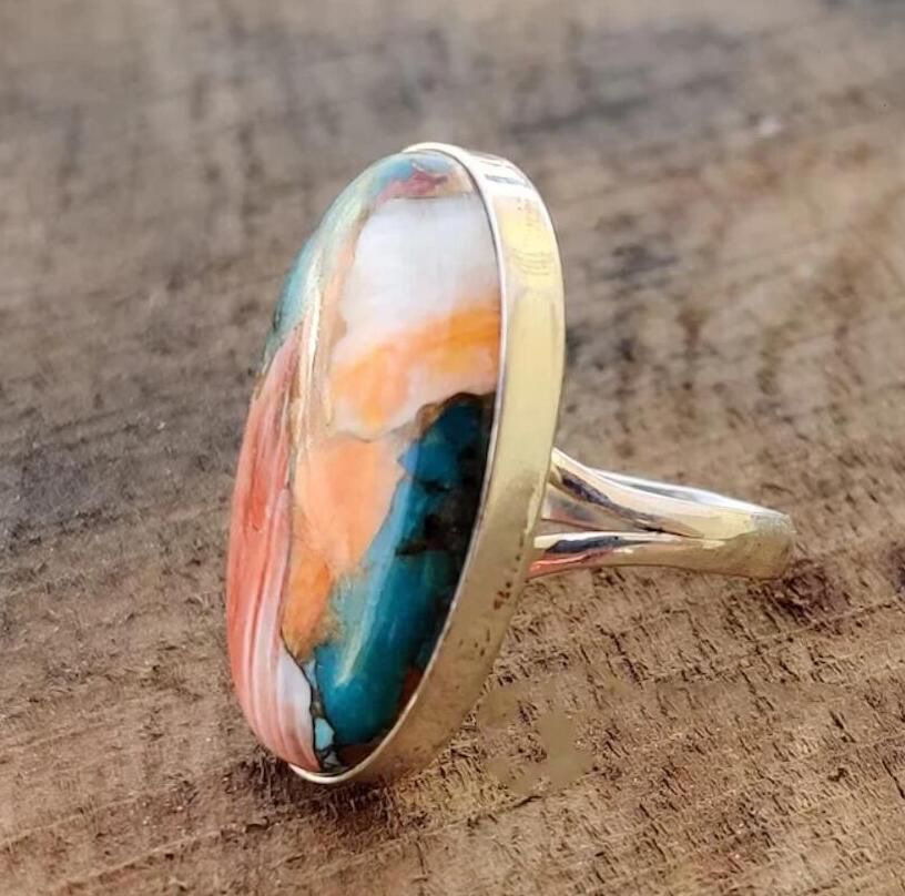 Klassinen Sormus ajattomalla viehätyksellä